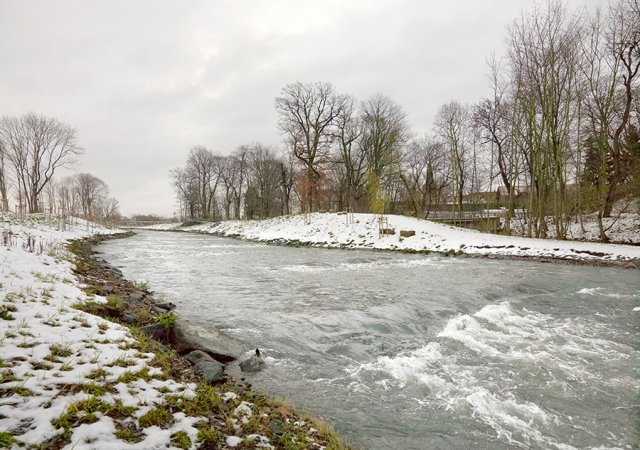 Fluss im Winter.